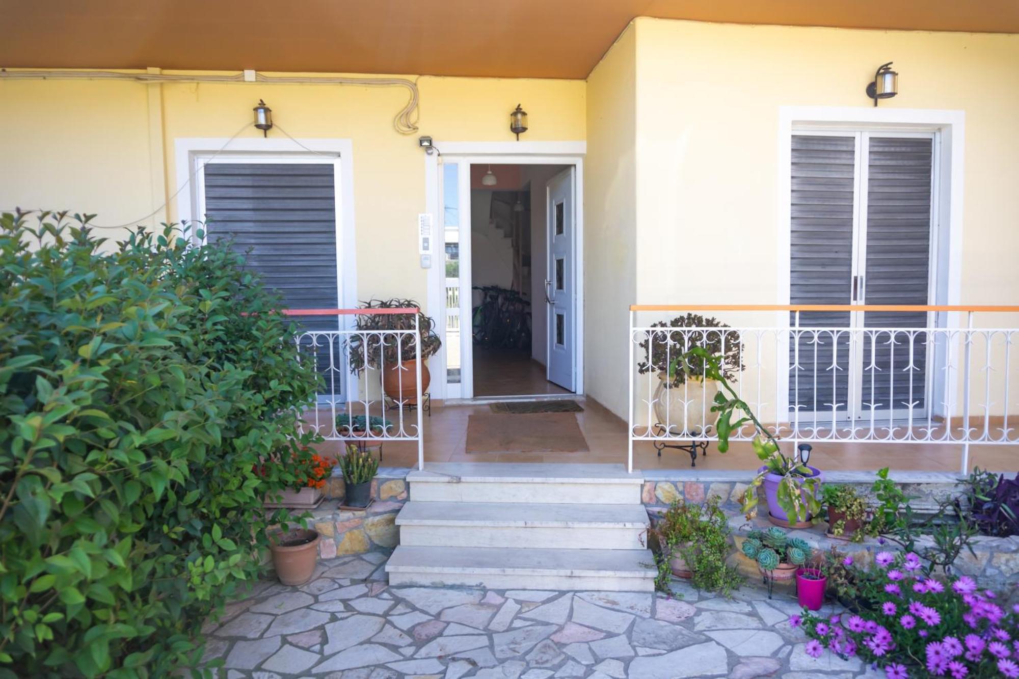 Mema'S Tranquil Studio In Patra - Free Parking エクステリア 写真